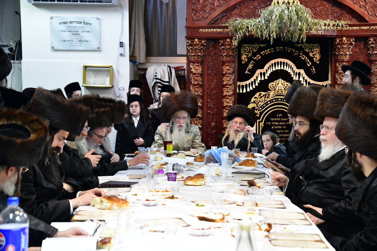 האדמו"ר ממעליץ שבת ברובע ז' 