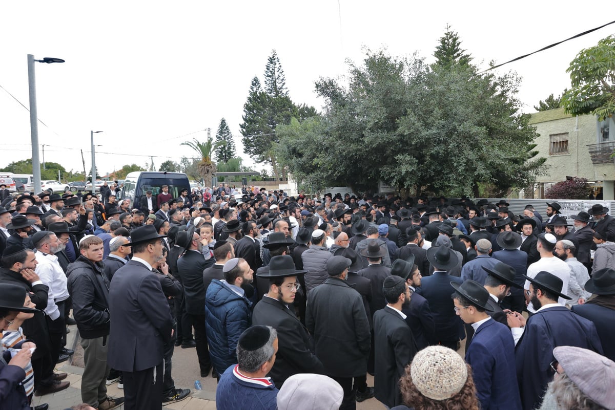 מסע הלוויית הגאון רבי דוד צדקה זצ"ל