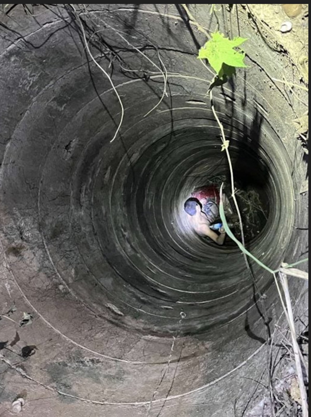 הסיני לכבוד בתוך הבאר