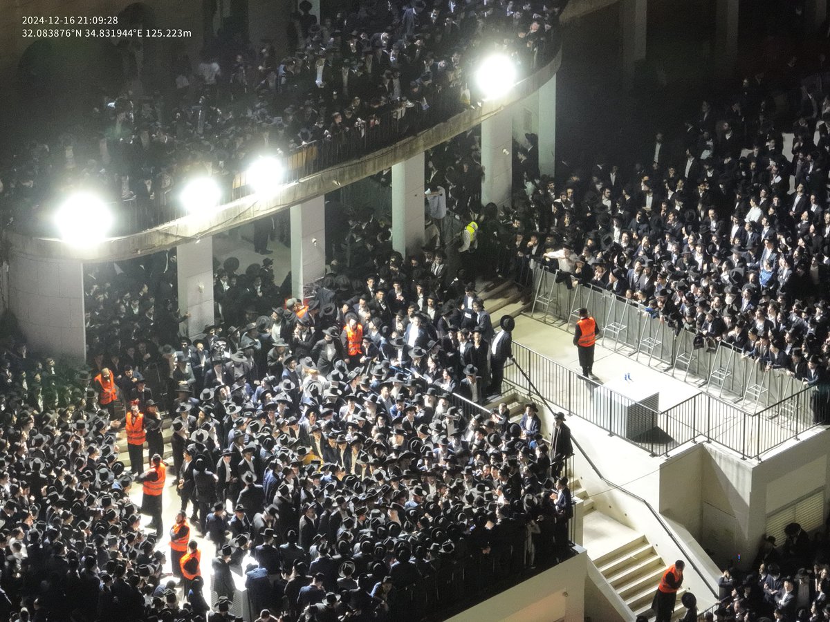 תיעוד מהרחפן: הרבבות בהלווית הגר"א דויטש בפוניבז'