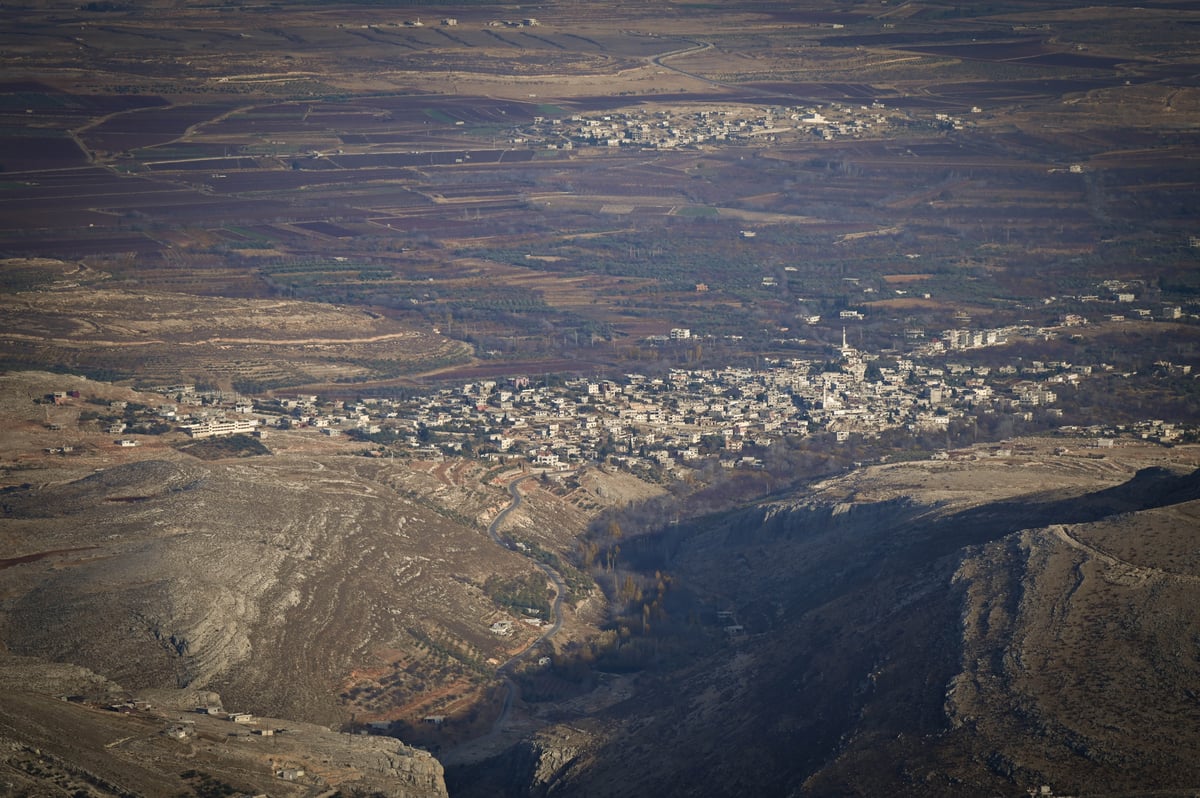 הנוף ממצפה שלגים בראש החרמון המשקיף על סוריה