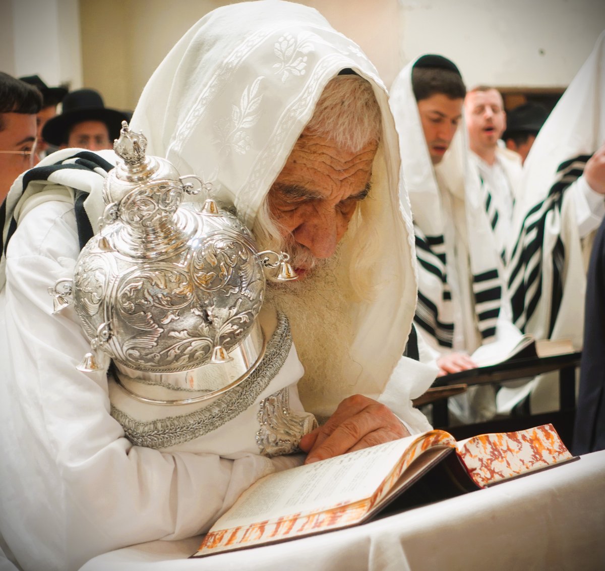 מראות חייו של הגאון רבי אשר דויטש זצוק"ל