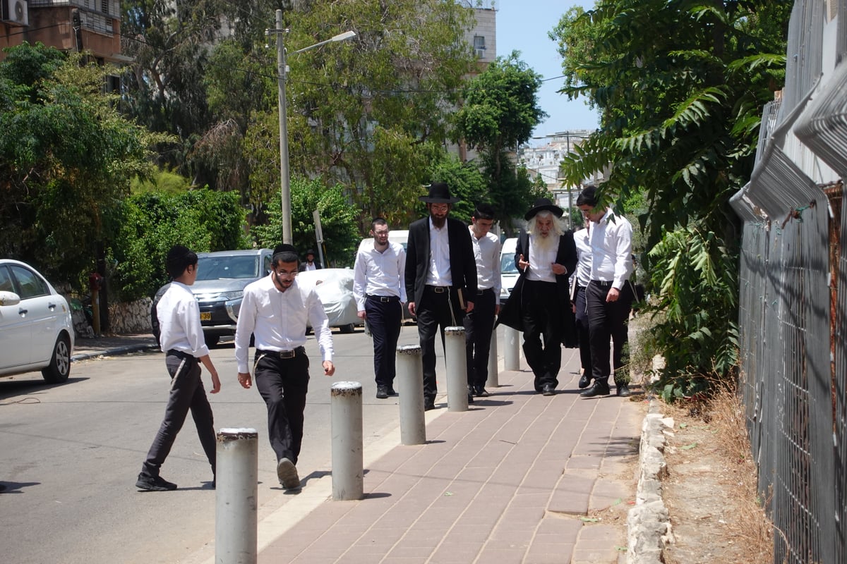 מראות חייו של הגאון רבי אשר דויטש זצוק"ל