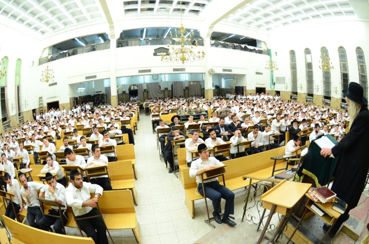 מראות חייו של הגאון רבי אשר דויטש זצוק"ל