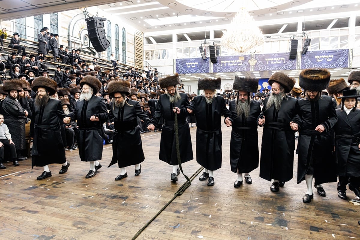 מעמד המצווה טאנץ בחצה"ק סאטמר