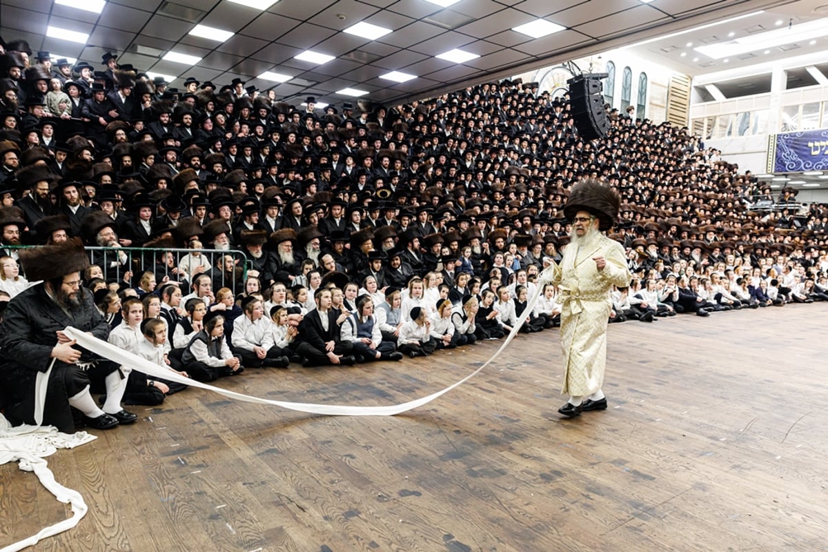 מעמד המצווה טאנץ בחצה"ק סאטמר