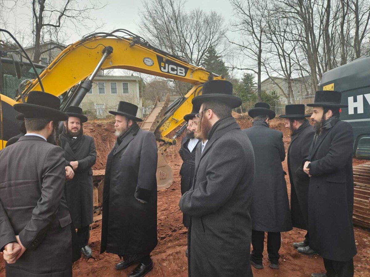 הגה"צ אב"ד ויז'ניץ אלעד בביקור בשכונת ניו-המפסטד בארה"ב