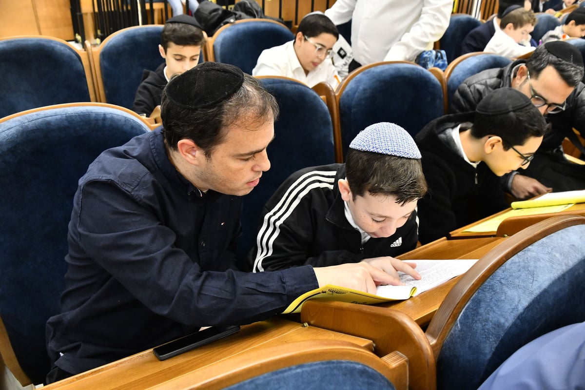 מסיבת חנוכה בביה"ס חורב ברמת גן