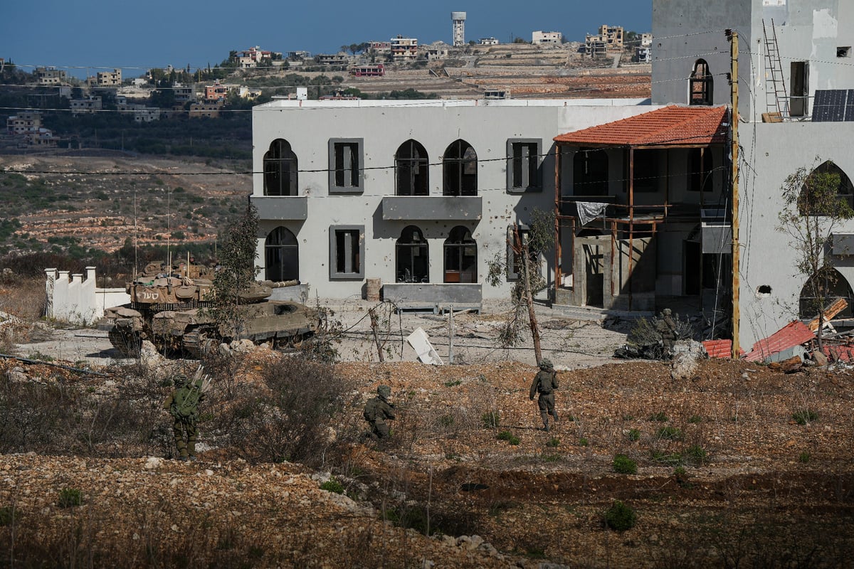 פלוגת הלוחמים שגלתה את החנוכיה בטיר חרפא בסריקות בכפר הלבנוני טרם השטחתו