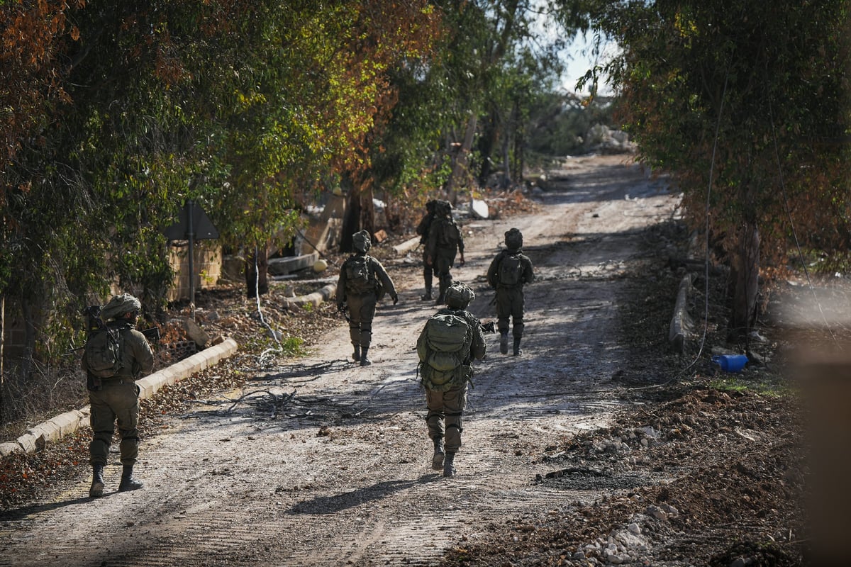 פלוגת הלוחמים שגלתה את החנוכיה בטיר חרפא בסריקות בכפר הלבנוני טרם השטחתו