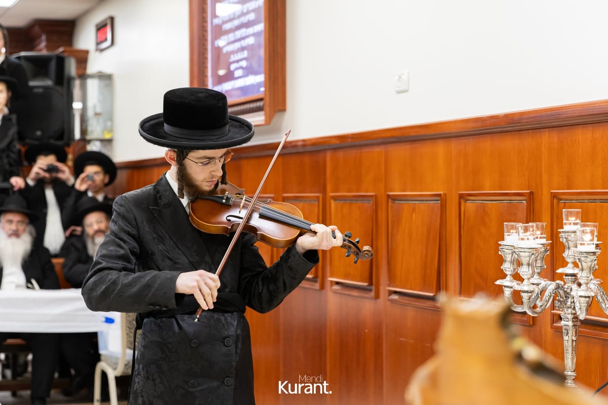 חנוכה בחצה"ק קרעטשניף קרית גת