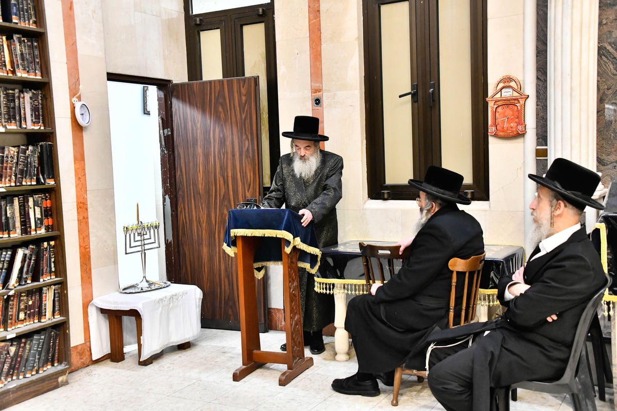 זאת חנוכה בחצה"ק לעלוב