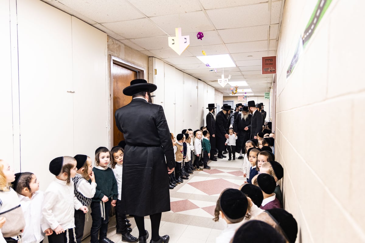 האדמו"ר מסאטמר בביקור במוסדותיו בבורו פארק