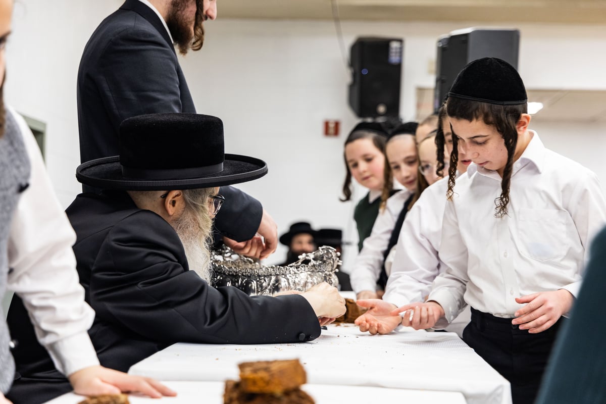 האדמו"ר מסאטמר בביקור במוסדותיו בבורו פארק