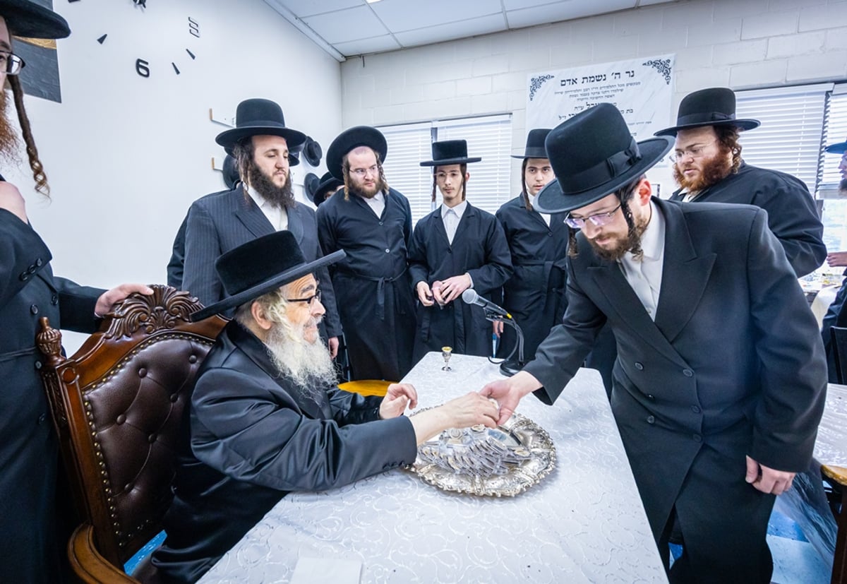 זאת חנוכה בחצה"ק סאטמר