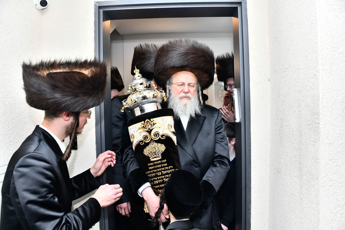 הכנסת ספר תורה לביהמ"ד ביאלה ישרי לב