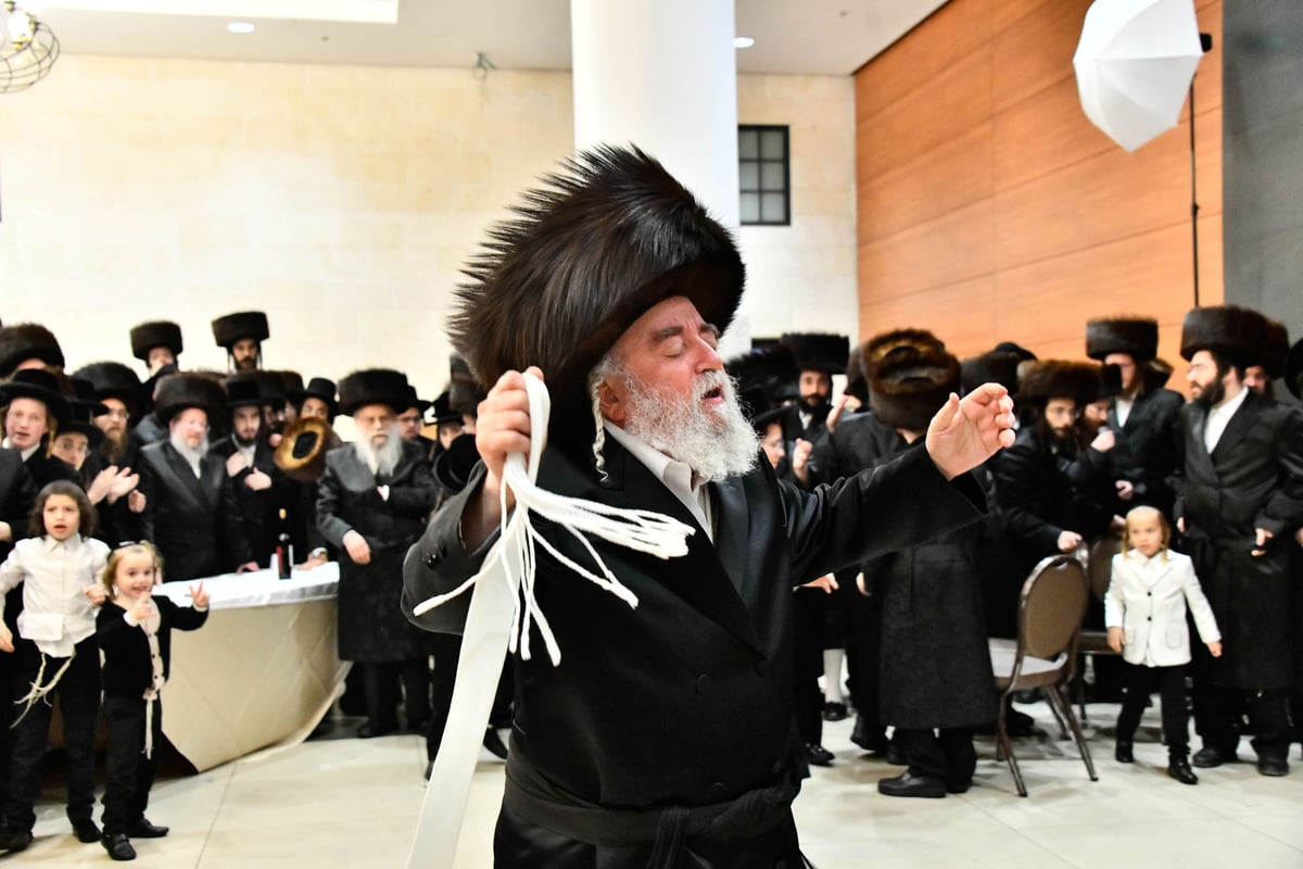 שמחת נישואי נכד הגה"צ רבי יצחק משה ארלנגר