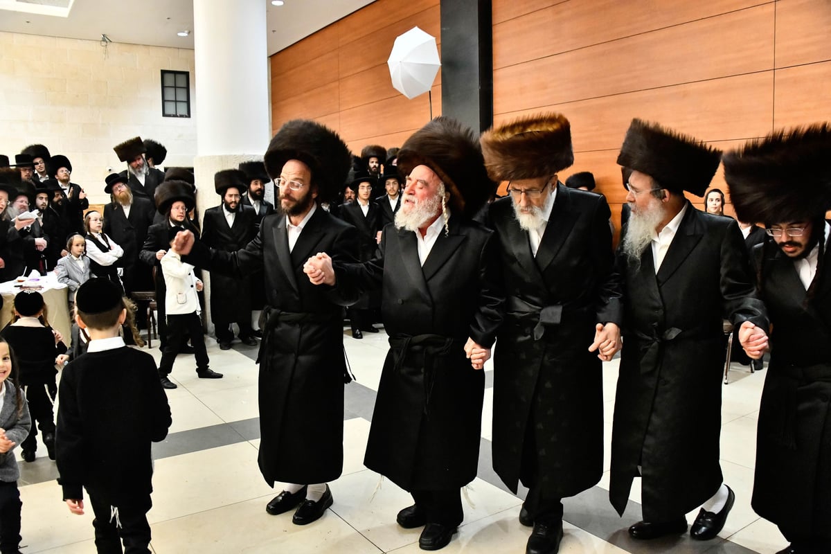 שמחת נישואי נכד הגה"צ רבי יצחק משה ארלנגר