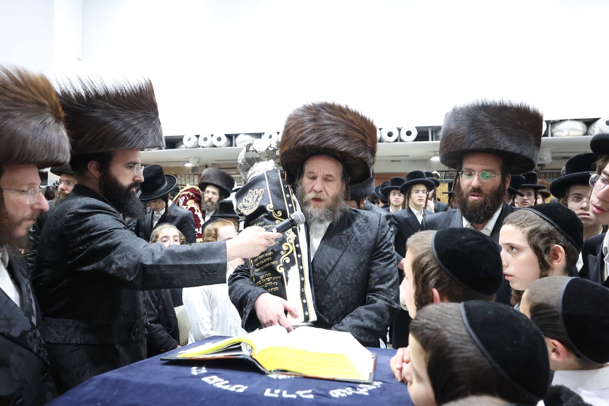 הכנסת ספר תורה בויז'ניץ אלעד 