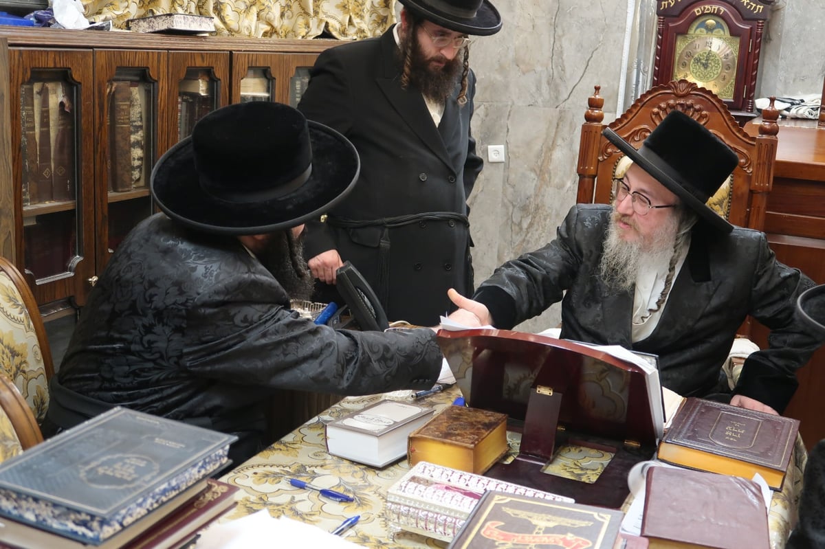 הרה"צ רבי דוד רוזנבוים בבתי אדמורי"ם ורבנים