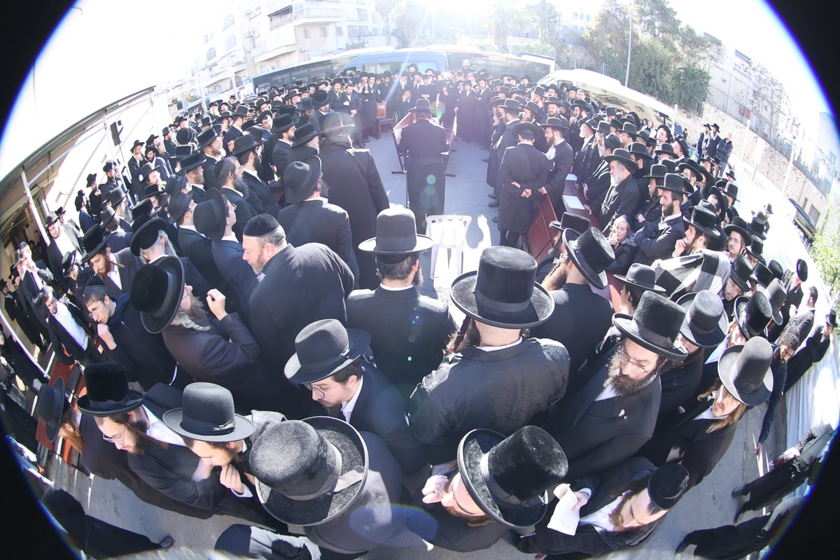 מסע הלוויית הרה"צ רבי אברהם שמעון מורגנשטרן זצ"ל