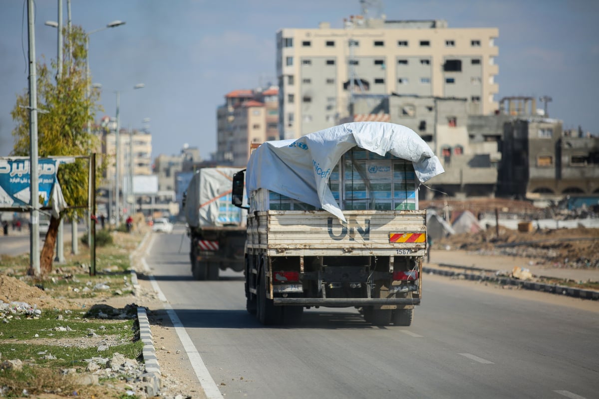 משאיות סיוע וחמושים בג'באליה