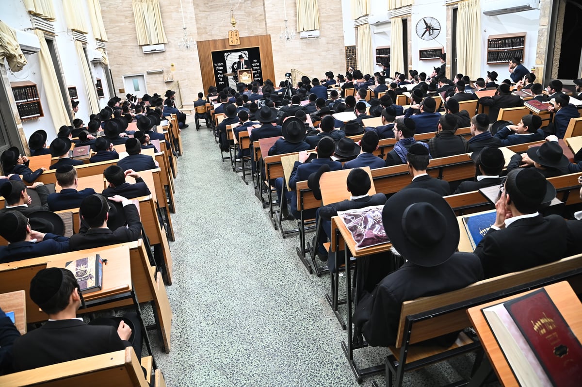 הגרמ"ה הירש בביקור בישיבת הנגב שכר שכיר 