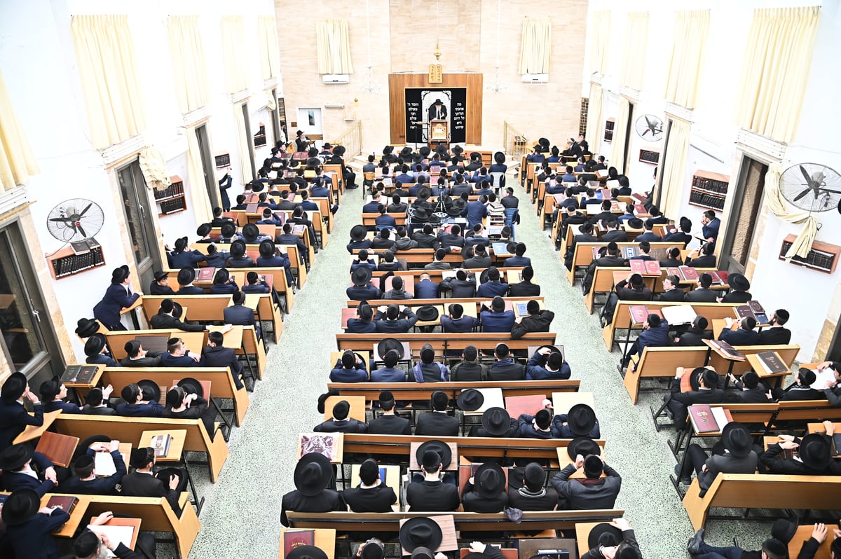 הגרמ"ה הירש בביקור בישיבת הנגב שכר שכיר 