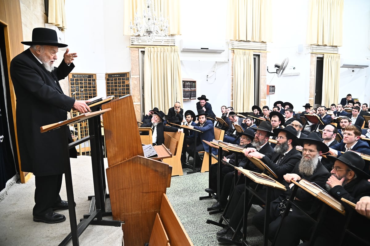 הגרמ"ה הירש בביקור בישיבת הנגב שכר שכיר 