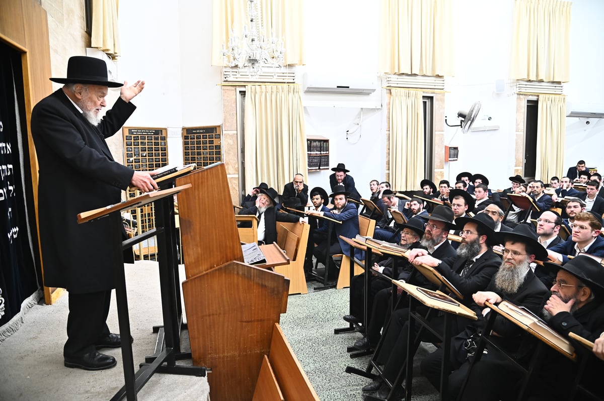 הגרמ"ה הירש בביקור בישיבת הנגב שכר שכיר 