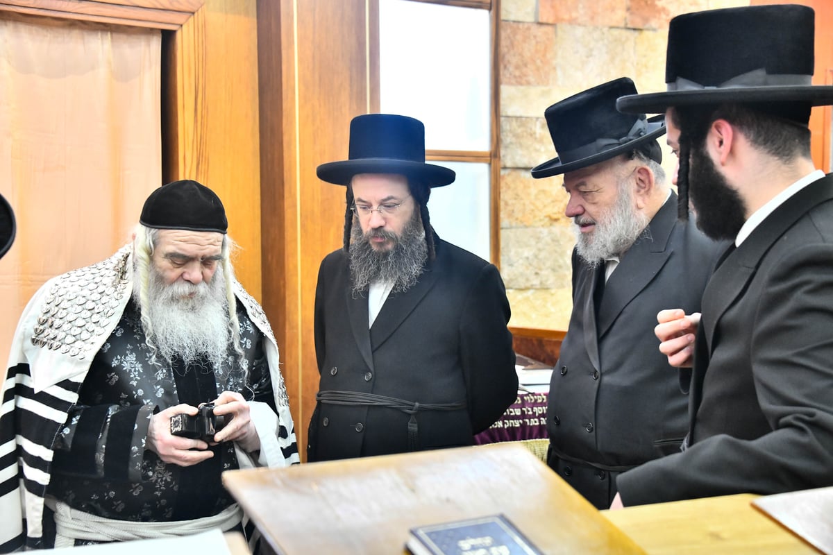 שמחת הברית לנכד האדמו"ר מקרעטשניף י-ם