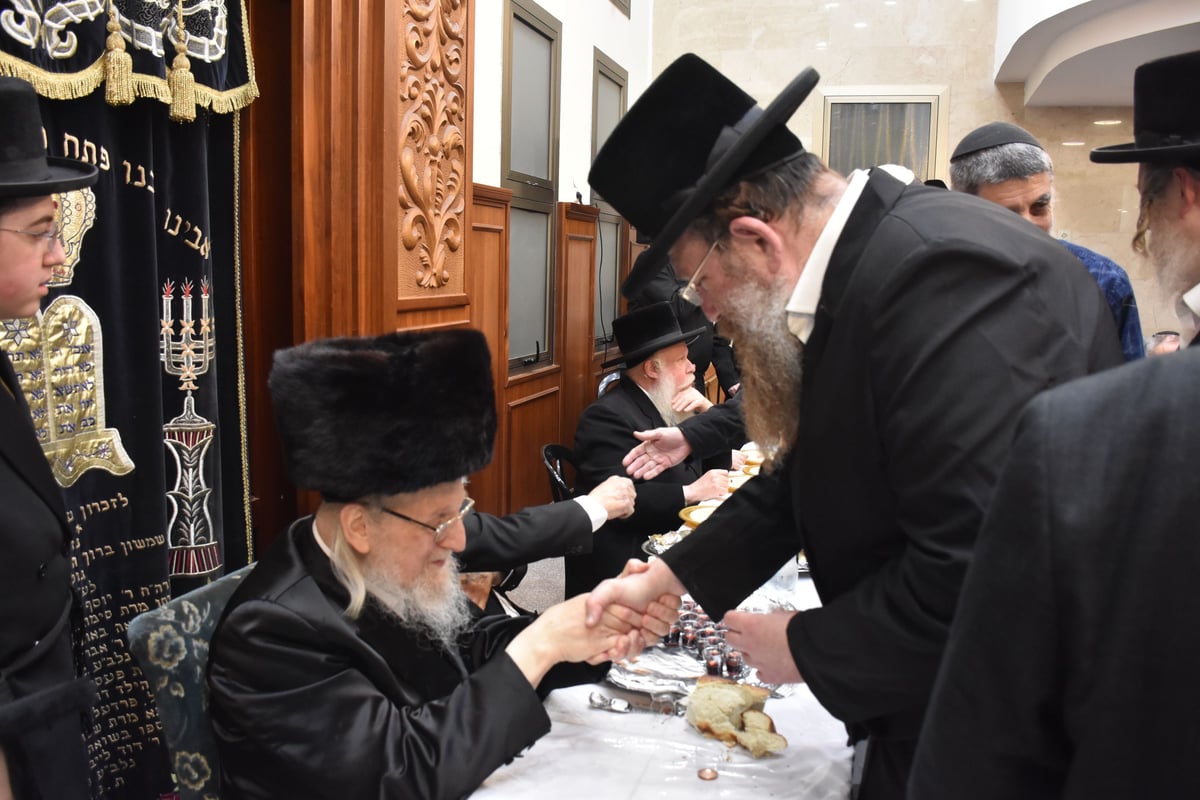 טיש הילולא בשילוב בר מצווה באוז'רוב 