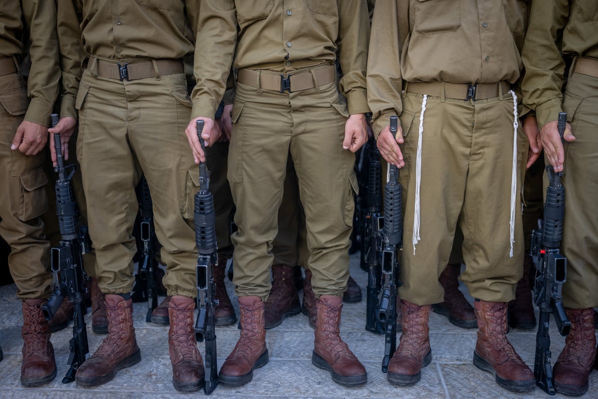 חיילים מגדוד 'נצח יהודה' בטקס השבעה בכותל המערבי