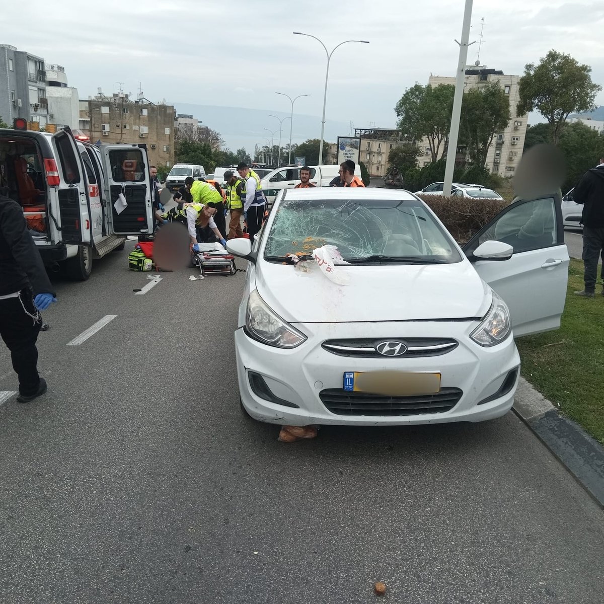 מחריד: חצה כביש - ורכב פגע בו בעוצמה, החייאה במקום