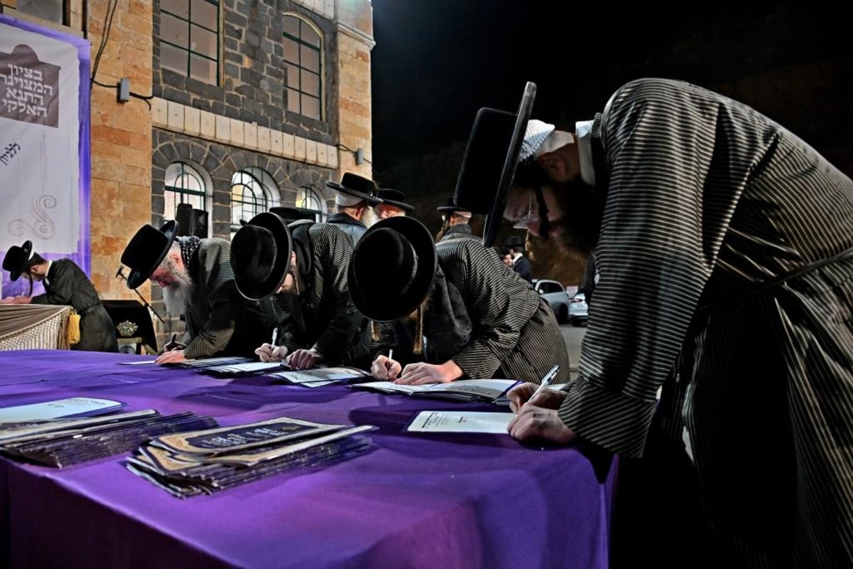 מעמד כבוד חכמים ינחלו בחצר הקודש תולדות אהרן