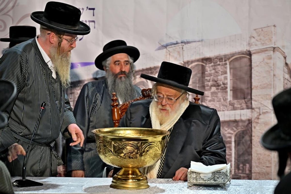 מעמד כבוד חכמים ינחלו בחצר הקודש תולדות אהרן