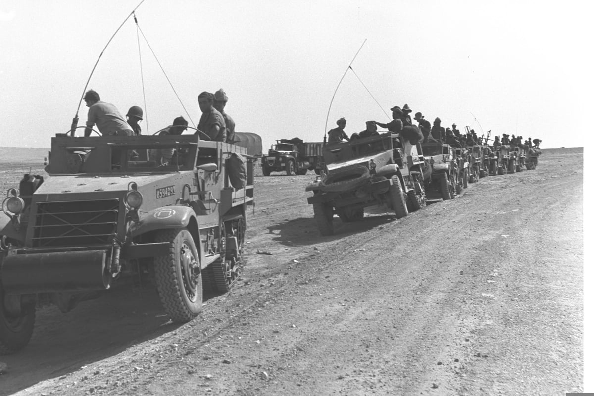 מלחמת ששת הימים. טור של משוריינים מאוישים על ידי מילואים בדרום