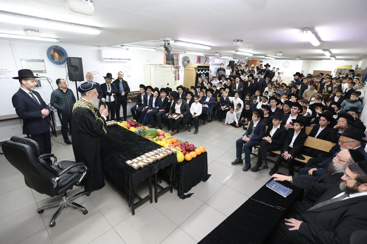 ט"ו בשבט אצל הראשל"צ הגאון רבי דוד יוסף