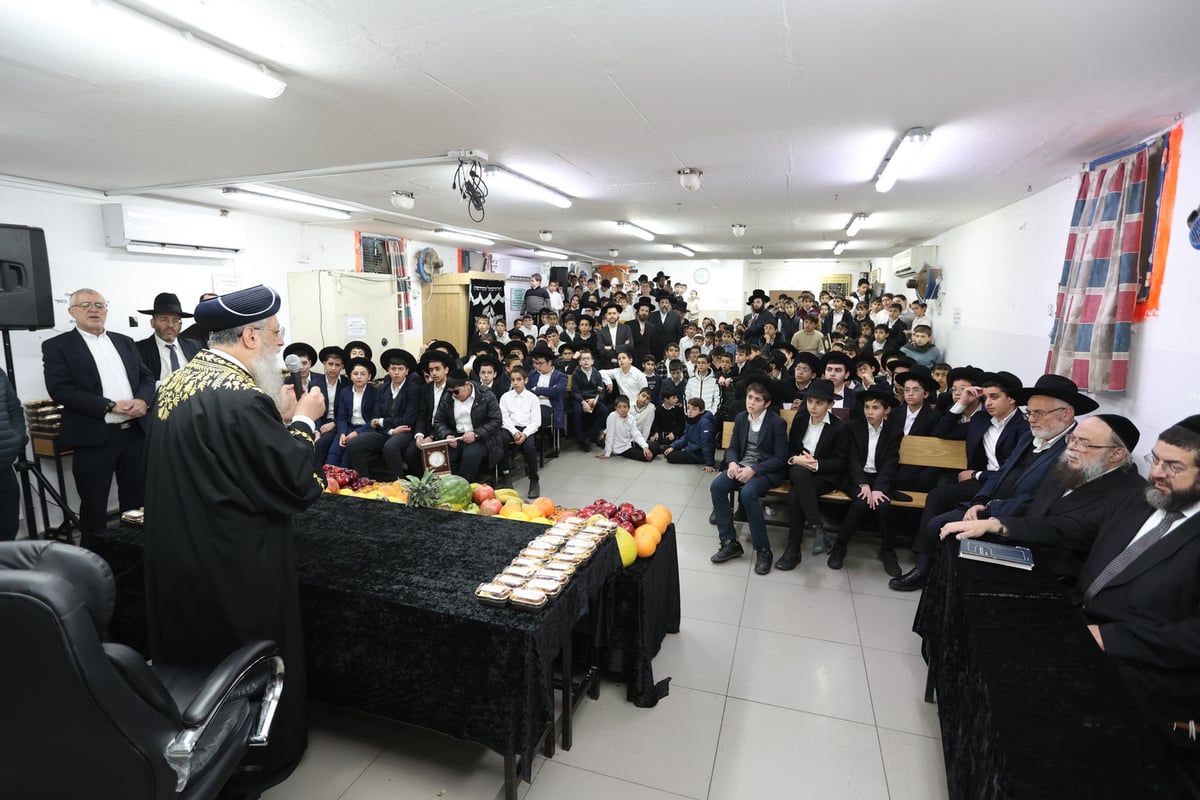 ט"ו בשבט אצל הראשל"צ הגאון רבי דוד יוסף