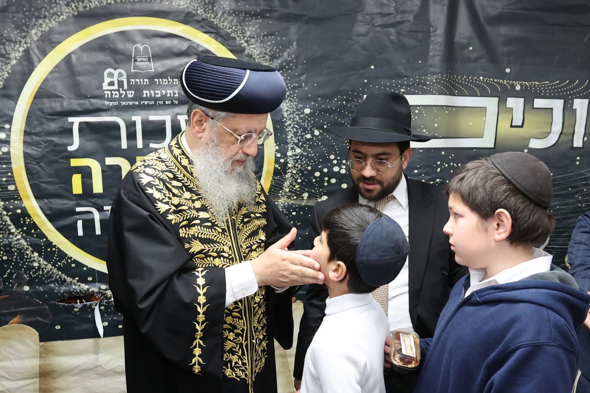 ט"ו בשבט אצל הראשל"צ הגאון רבי דוד יוסף