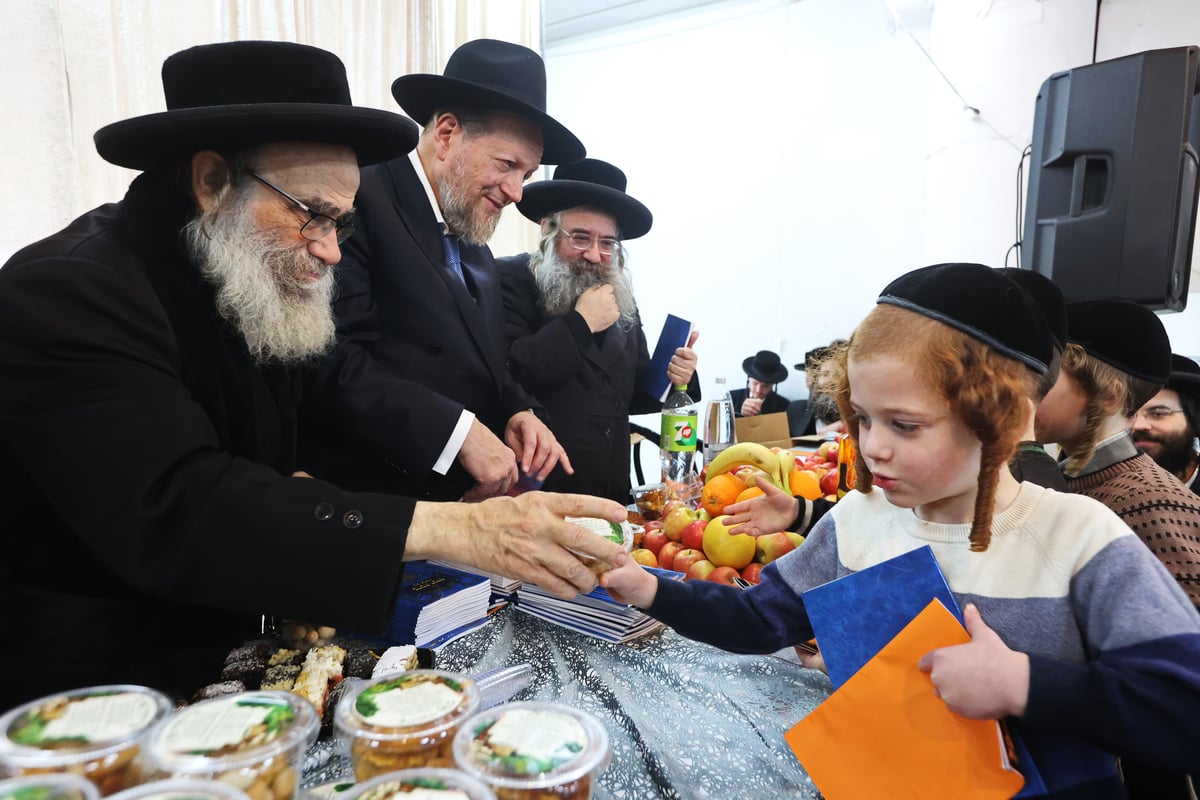 המקובל הגה"צ רבי גמליאל רבינוביץ בטיש ט"ו בשבט