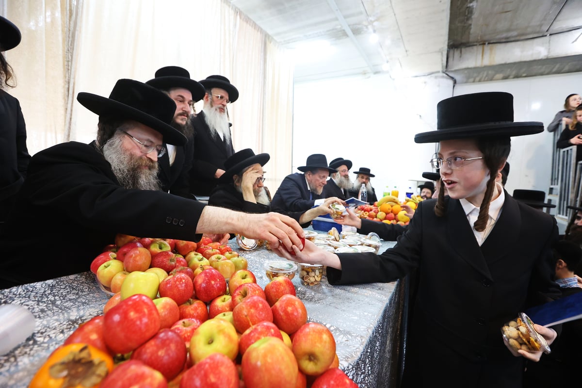 המקובל הגה"צ רבי גמליאל רבינוביץ בטיש ט"ו בשבט