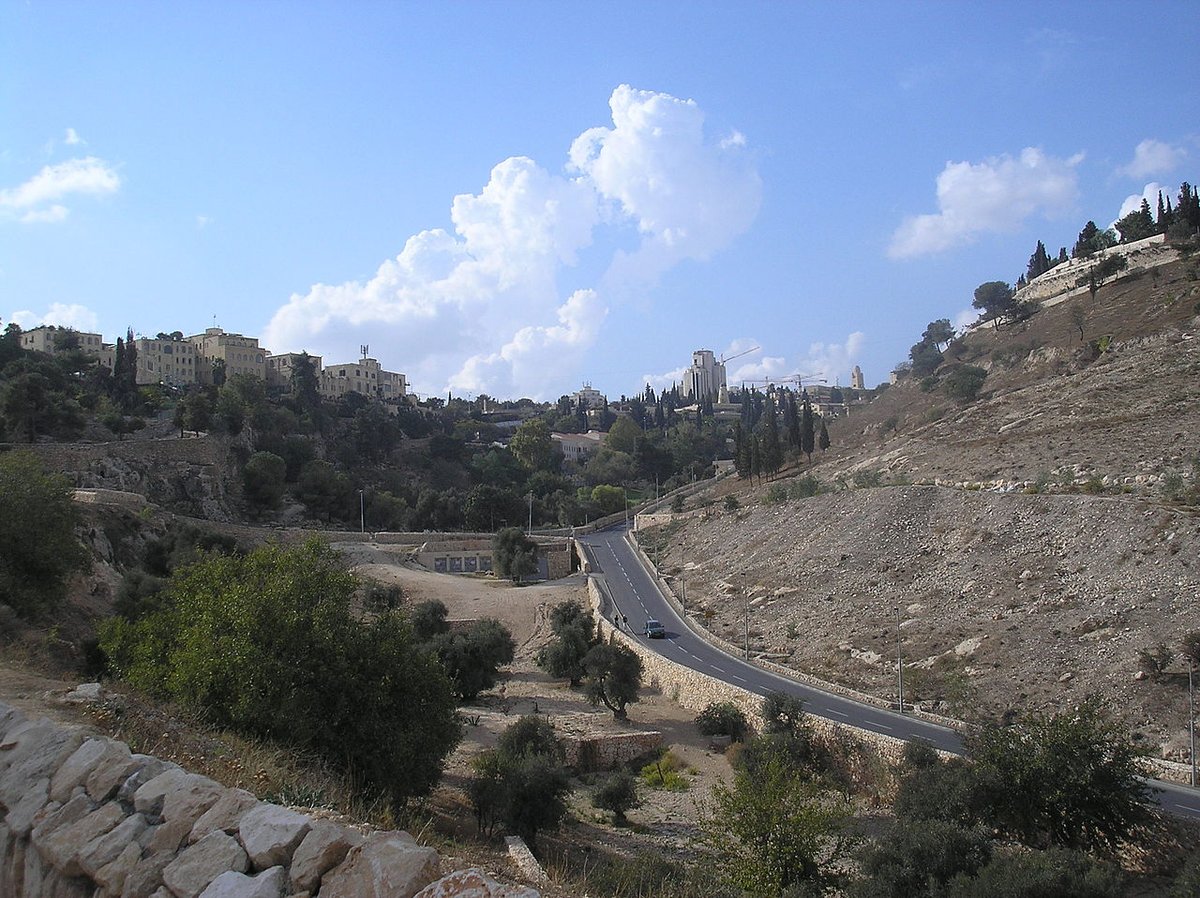 גיא בן הינום - מקום עבודת המולך שהתקיים בזמנו של הנביא ירמיה.