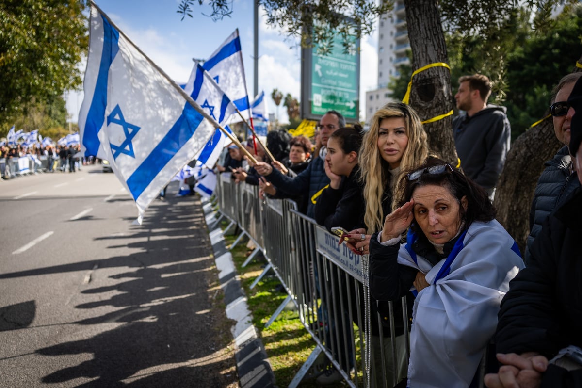 עם ישראל מתאחד בצמתים ובכיכרות בדמעות ותפילה | גלריה