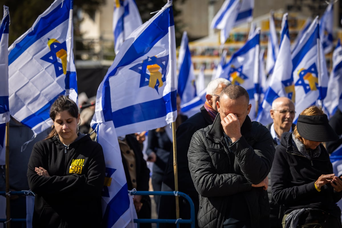 עם ישראל מתאחד בצמתים ובכיכרות בדמעות ותפילה | גלריה