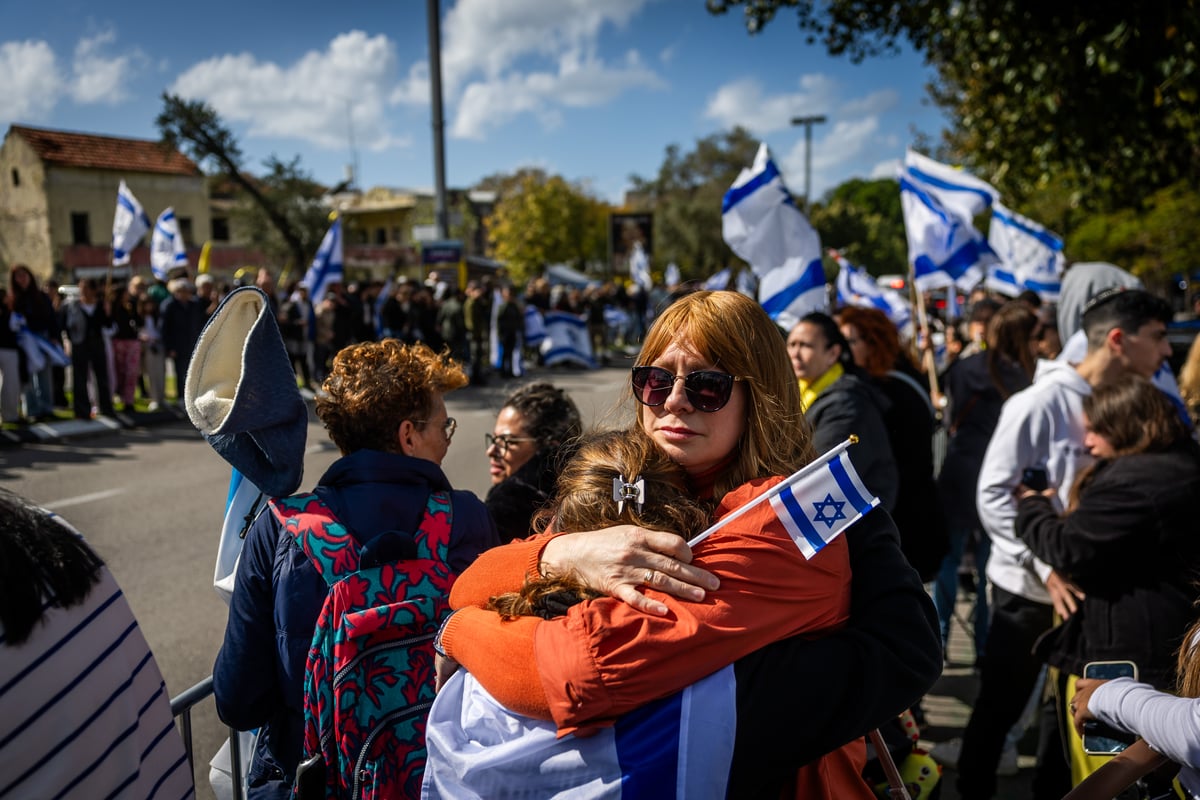 עם ישראל מתאחד בצמתים ובכיכרות בדמעות ותפילה | גלריה