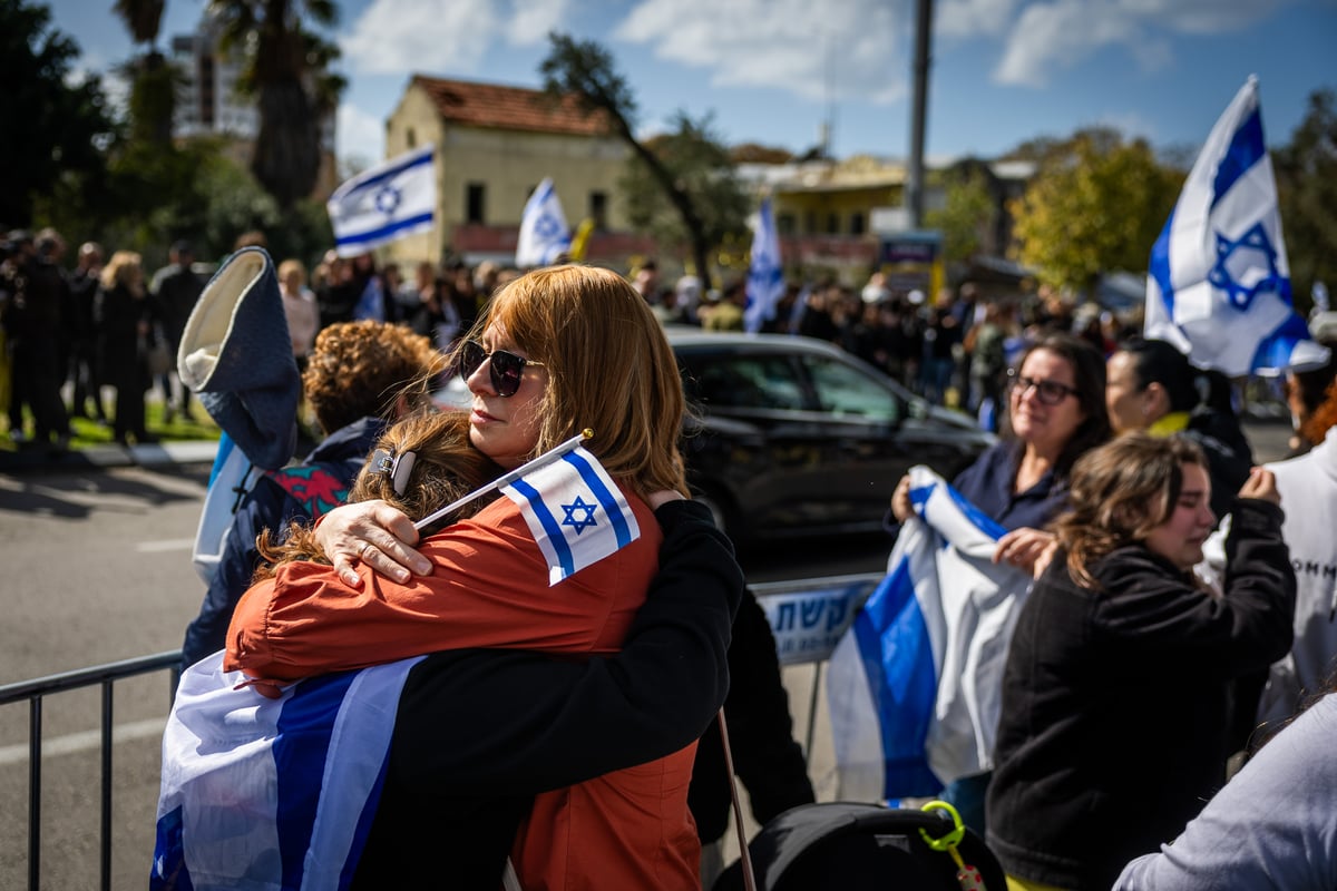 עם ישראל מתאחד בצמתים ובכיכרות בדמעות ותפילה | גלריה