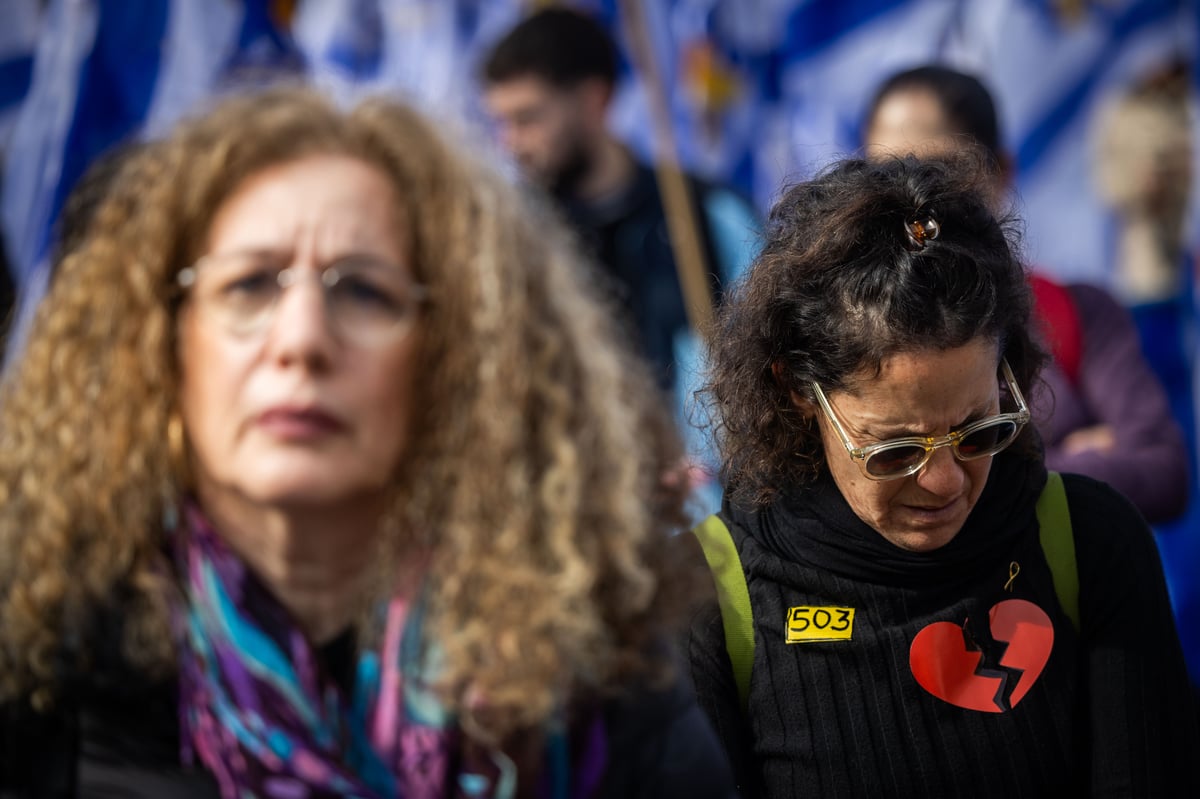 עם ישראל מתאחד בצמתים ובכיכרות בדמעות ותפילה | גלריה