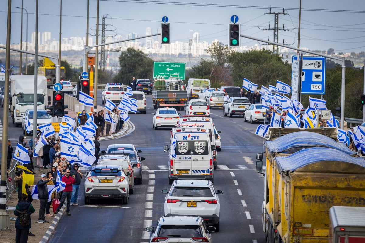 עם ישראל מתאחד בצמתים ובכיכרות בדמעות ותפילה | גלריה