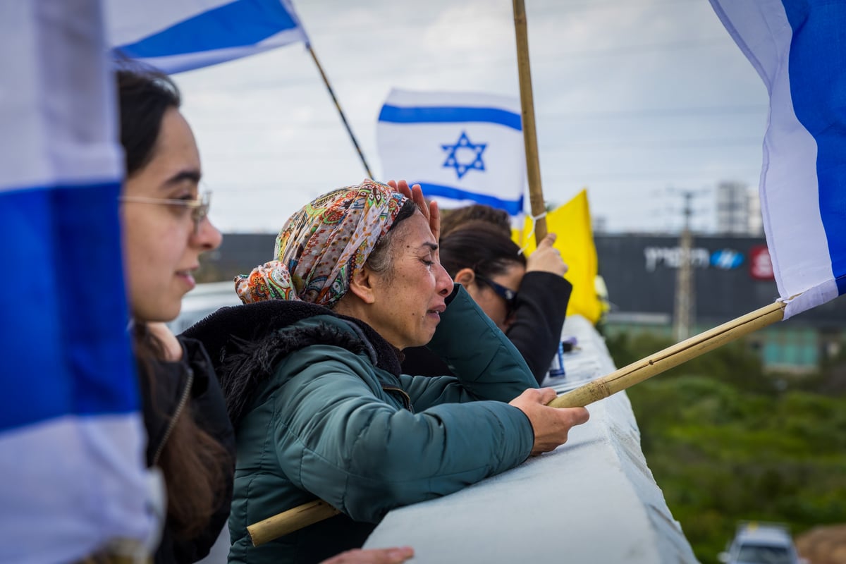 עם ישראל מתאחד בצמתים ובכיכרות בדמעות ותפילה | גלריה